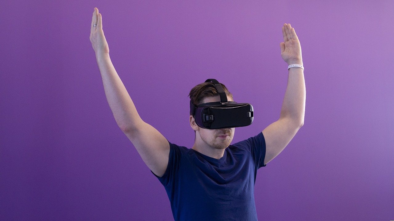 Google Glass a zestaw słuchawkowy wirtualnej rzeczywistości